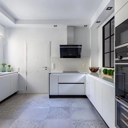 Modern Aparment - Up To 6 Guests ---